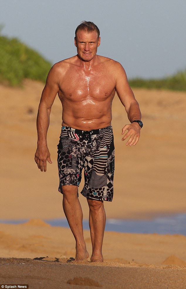 2FA60E7B00000578-3376467-Action_man_58_year_old_Dolph_Lundgren_proved_that_he_s_still_got-m-15_1451322439869.jpg