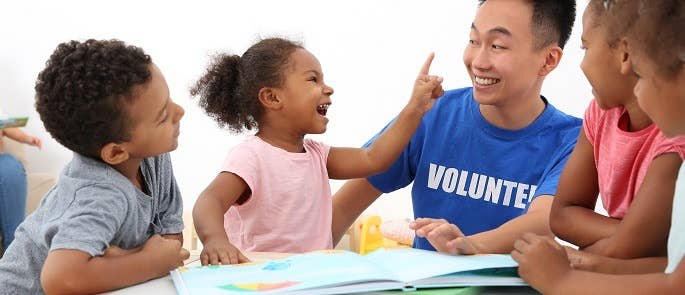volunteer-reading-with-children.jpeg